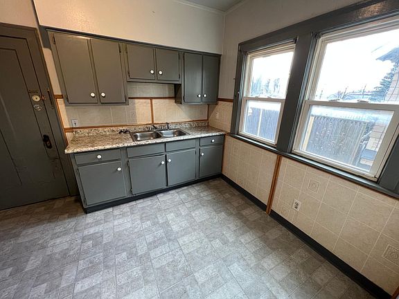 4th image of 8220 Vineyard Ave #1