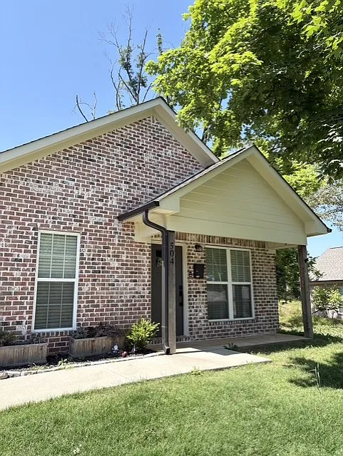 3 bed, 1371 sqft, $1,850 — Photo 3