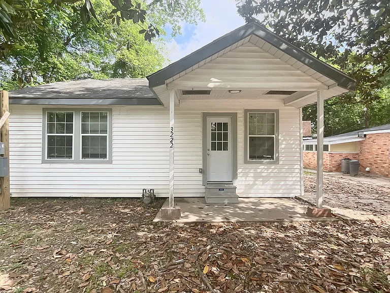 3222 Laurel St — Photo 1