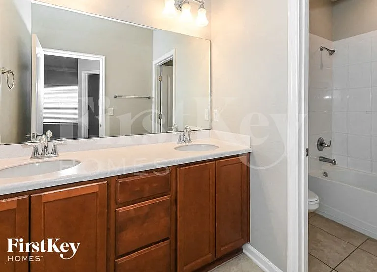 8906 Devon Pines Dr — Photo 13