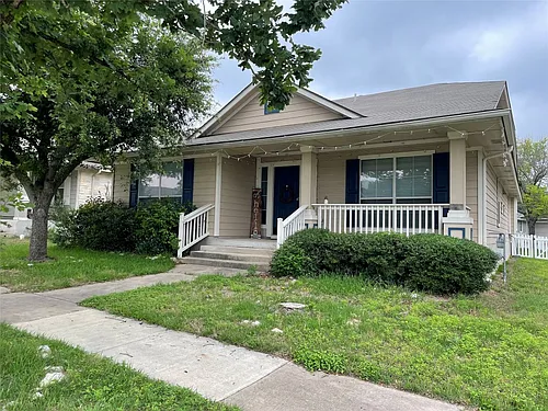 1215 Cardigan St Photo 1