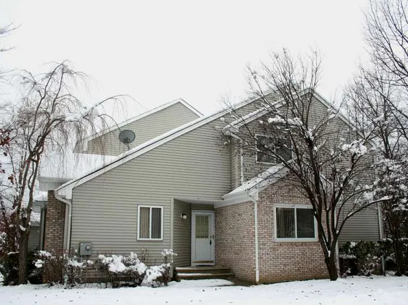 2 Pale Star Ct, Hamburg, NJ 07419