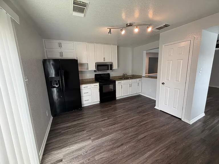 10126 Sungate Park — Photo 2