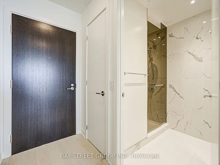 11 Yorkville Ave #5408 — Photo 2