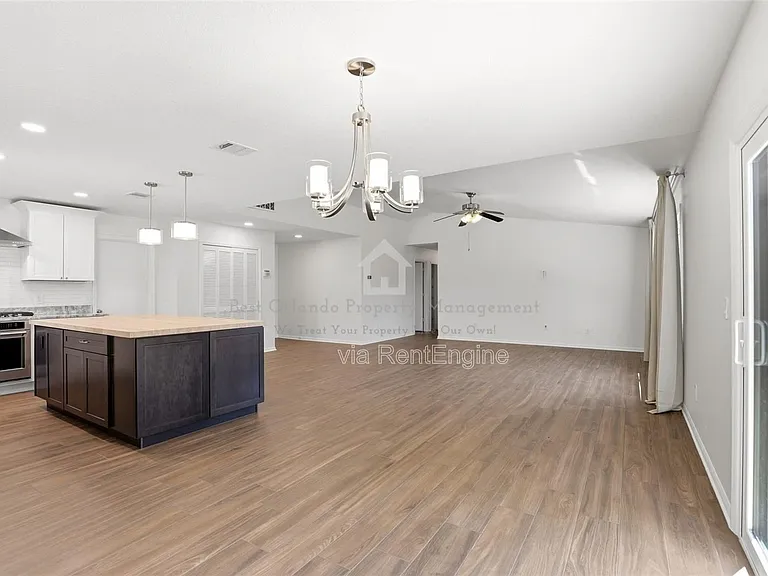 7326 Wethersfield Dr — Photo 18