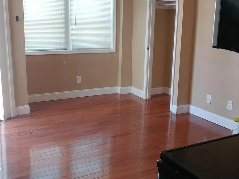 1715 W Huntingdon St #STUDIO — Photo 3