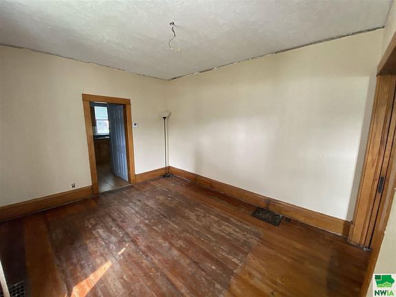 3rd image of 1705 Ross St