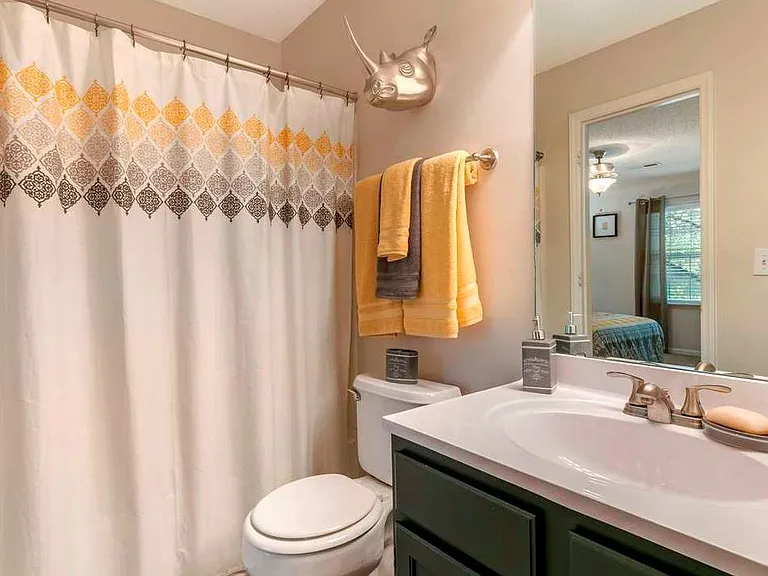 Deep River Pointe Apartments — Photo 9