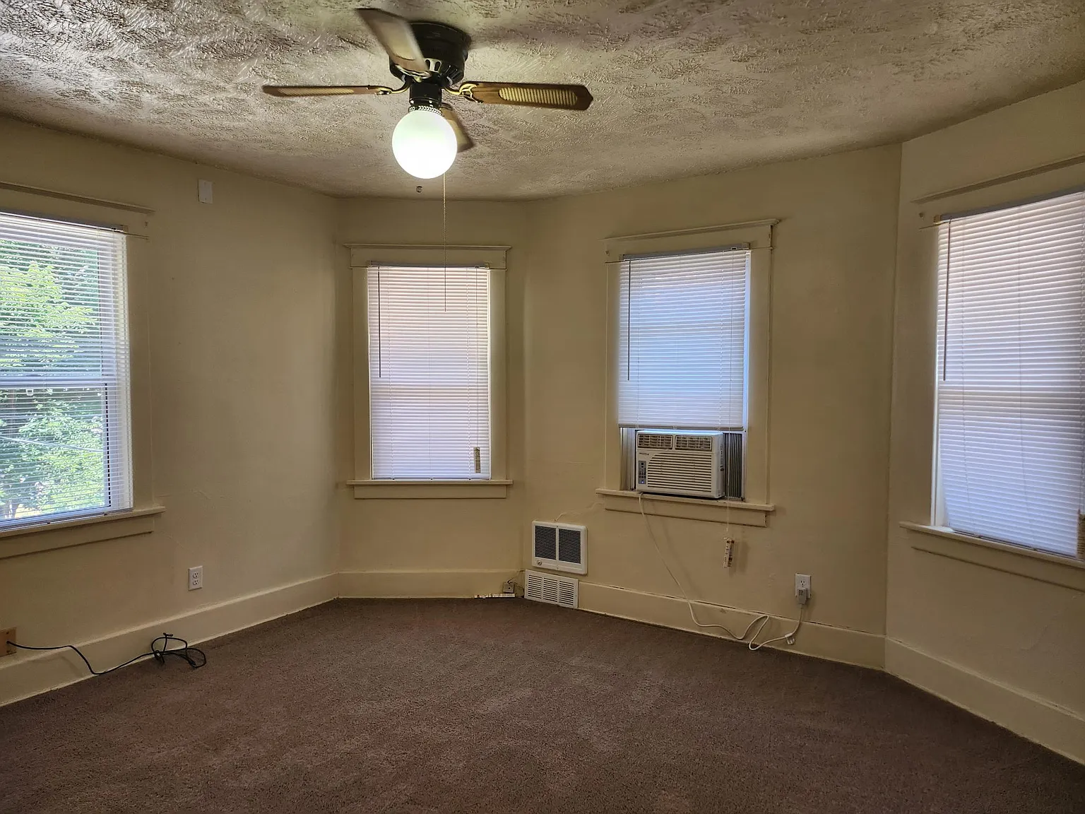 Studio, $695 — Photo 2
