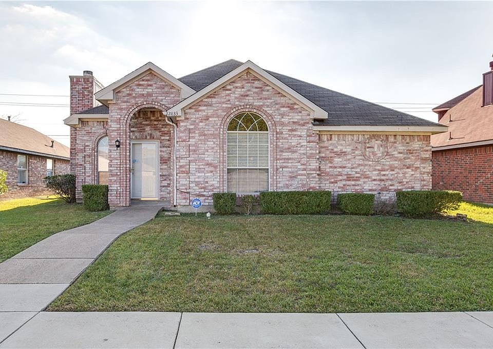 1st image of 2833 Clearwater Dr