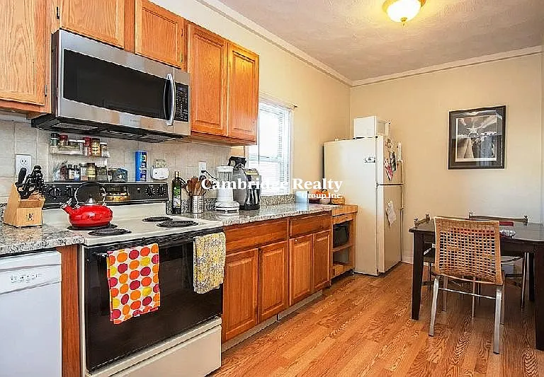 1105 Cambridge St #1T — Photo 3