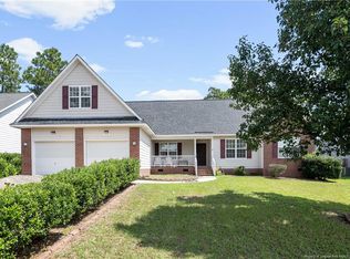 719 Fairbluff Dr, Hope Mills, NC 28348