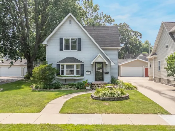 711 Nicolet Blvd, Neenah, WI 54956