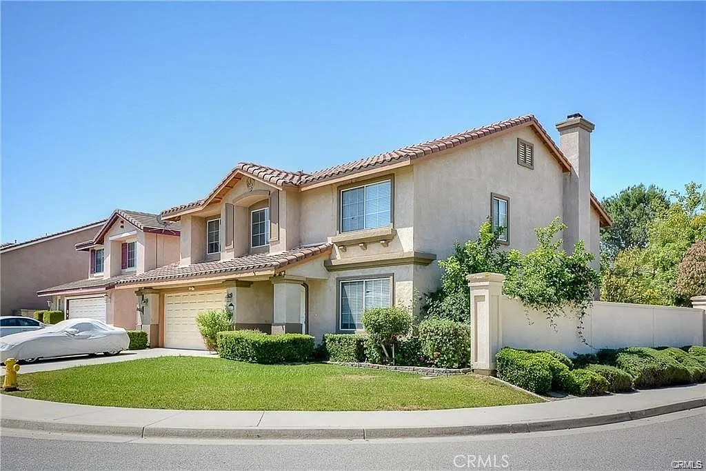 3 bed, 2.5 bath, 2668 sqft, $3,300 — Photo 2