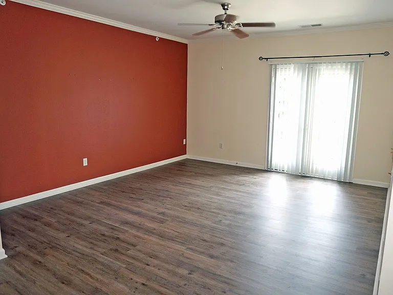 12914 University Cres #2B — Photo 5