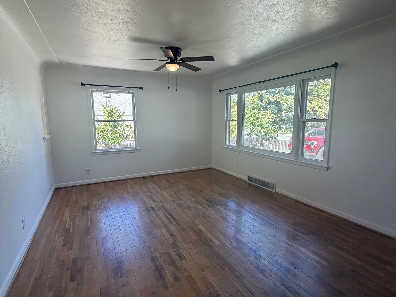 2032 Avenue B - 1 — Photo 3