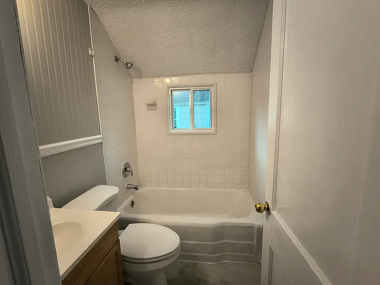 89 Wyoming Ave — Photo 3