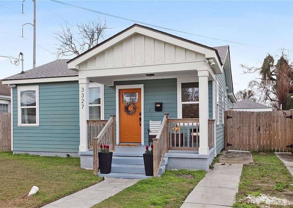 1st image of 3227 Mistletoe St