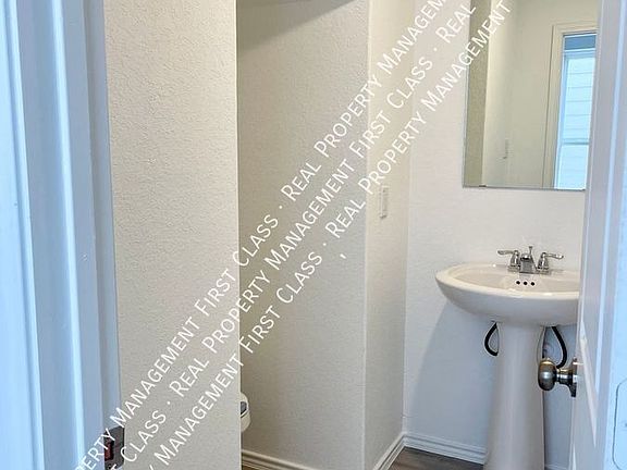 4th image of 10914 Presa Way