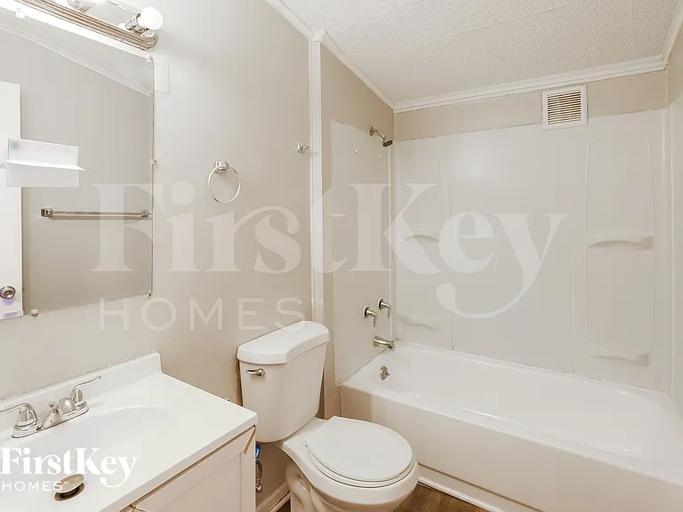 9005 E 68th Ter — Photo 17