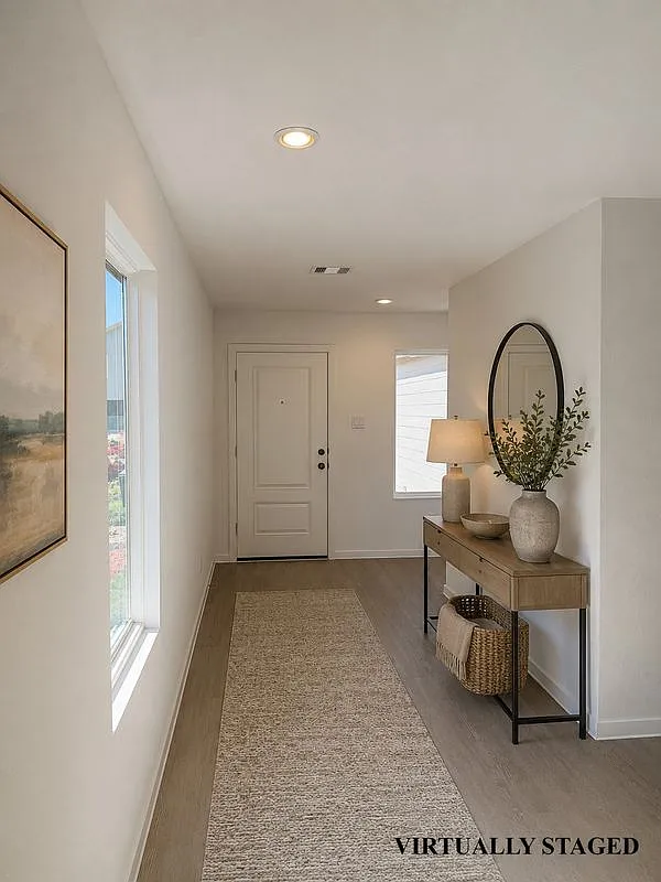 4 bed, 2.0 bath, 1600 sqft, $1,800 — Photo 2