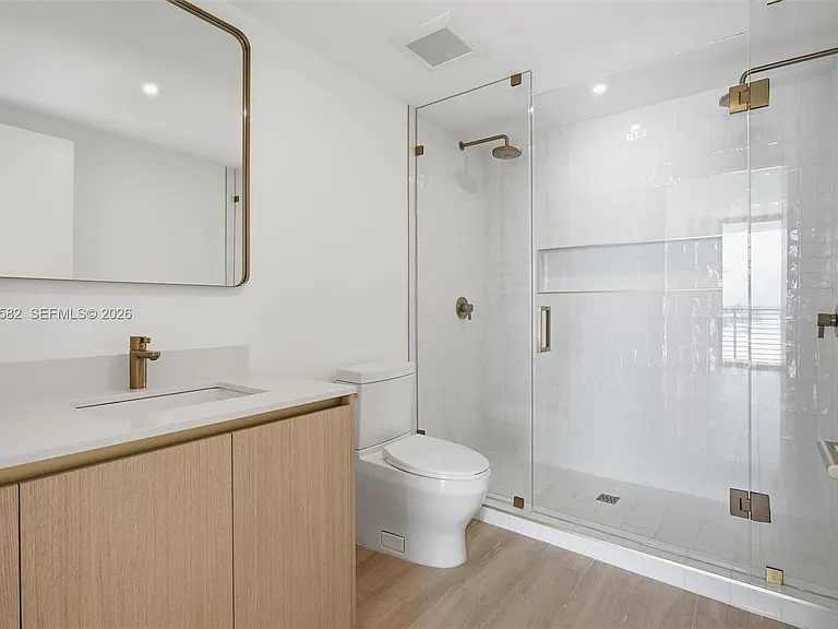 90 NE 32nd St #616 — Photo 8