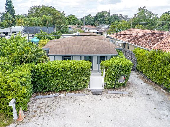 4th image of 2230 SW 60th Ct