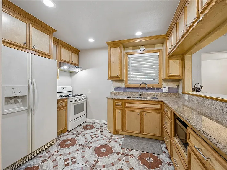 8403 Meadowshire St — Photo 3