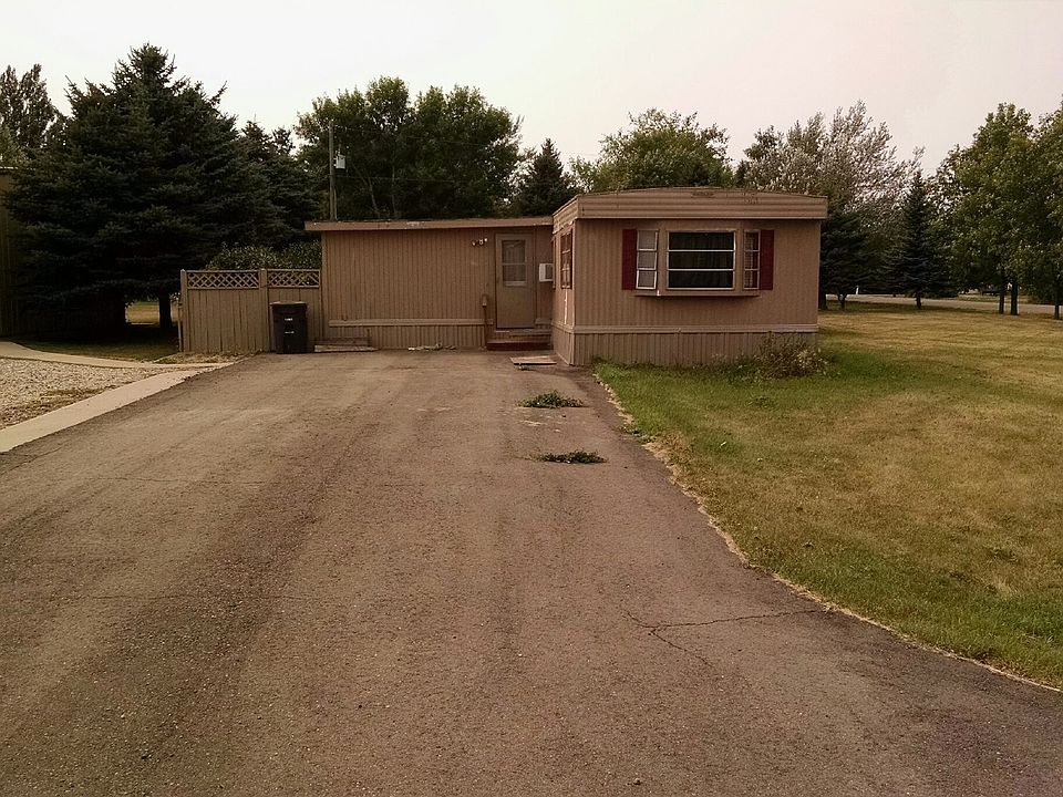ST JOHNS street view with asphalt driveway