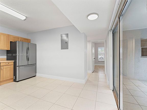 4th image of 2406 SW 54th St