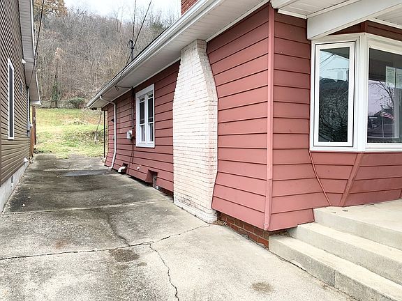 3rd image of 555 Sycamore St