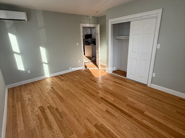 8 Brentwood St #1 — Photo 5