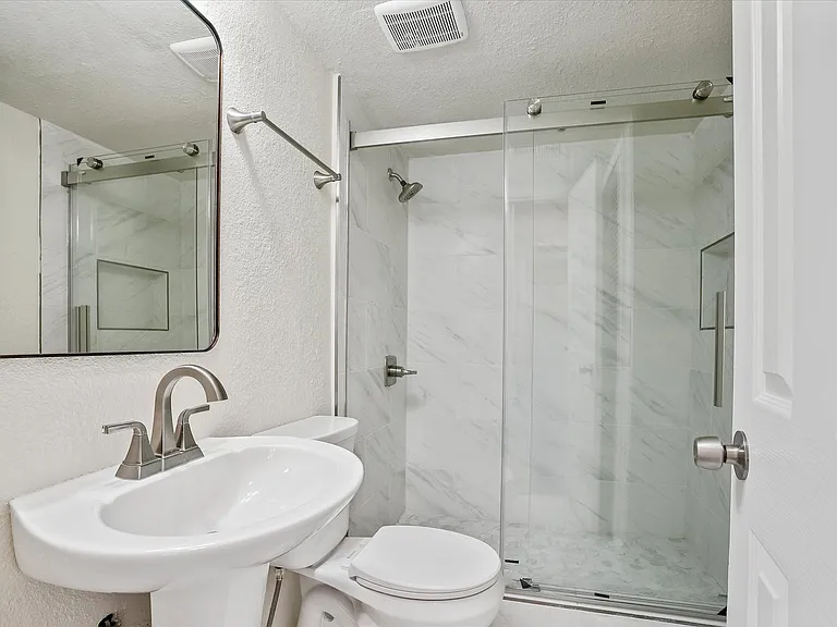 204 Kenway Dr — Photo 16