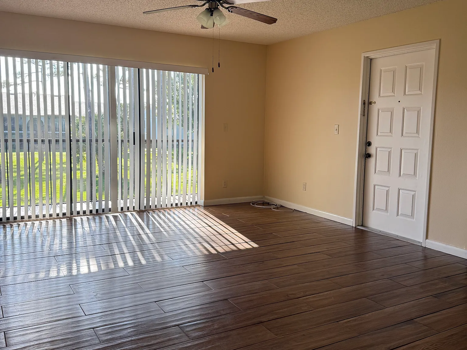 2 bed, 1111 sqft, $1,600 — Photo 2