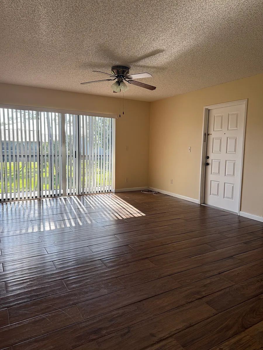 Building Photo - 8219 Sun Spring Cir #72