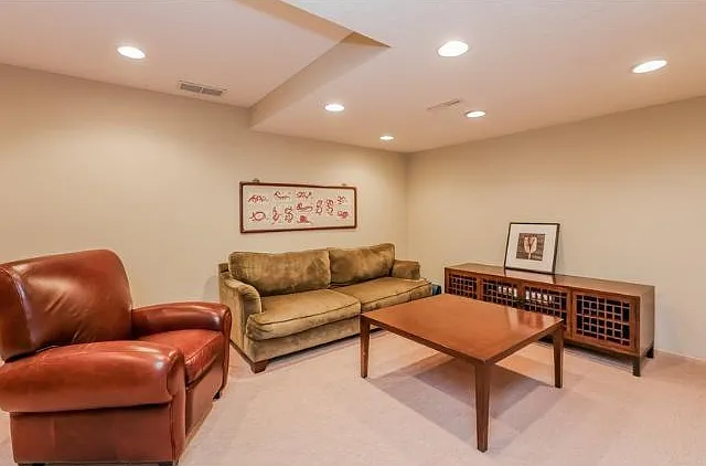 8524 Jonquil Ln N — Photo 12