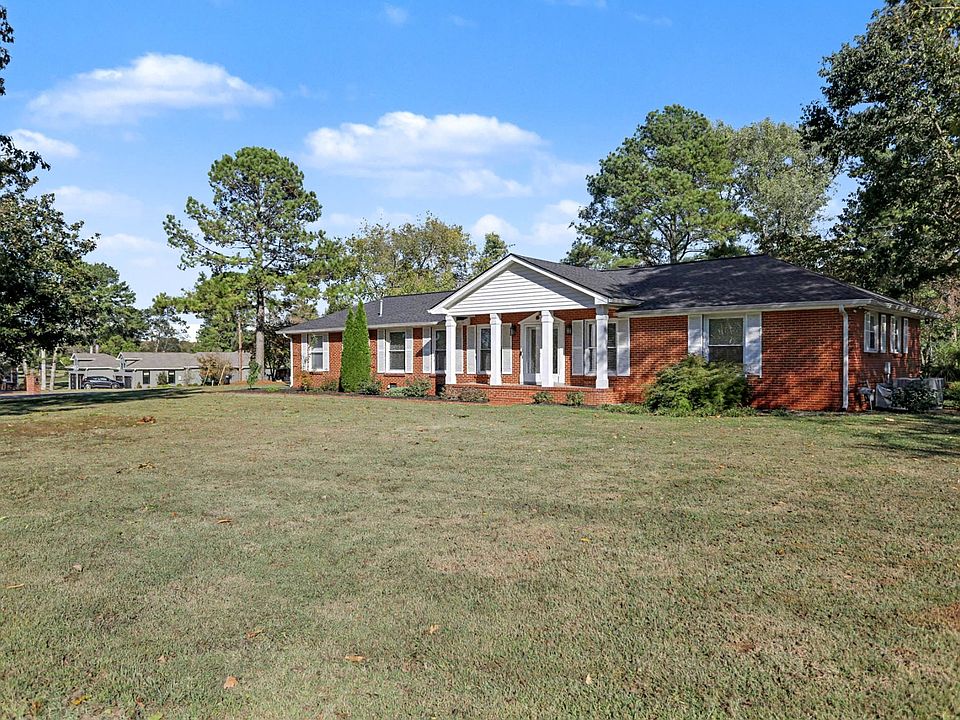 1st image of 127 Fairways Dr