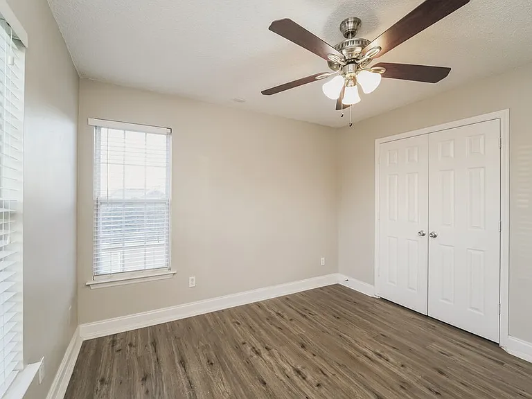 5906 Prestwick Ln — Photo 10