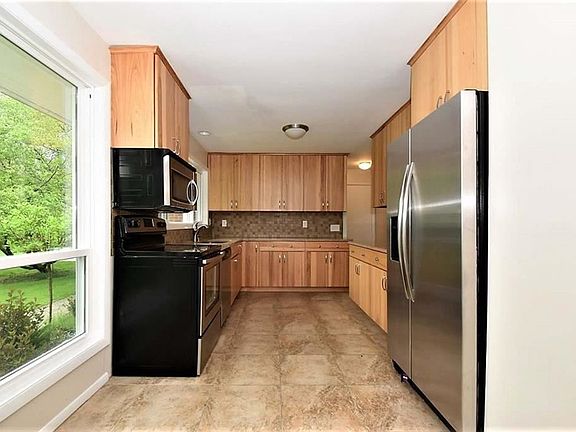 5th image of 4910 E Woodcrest Dr