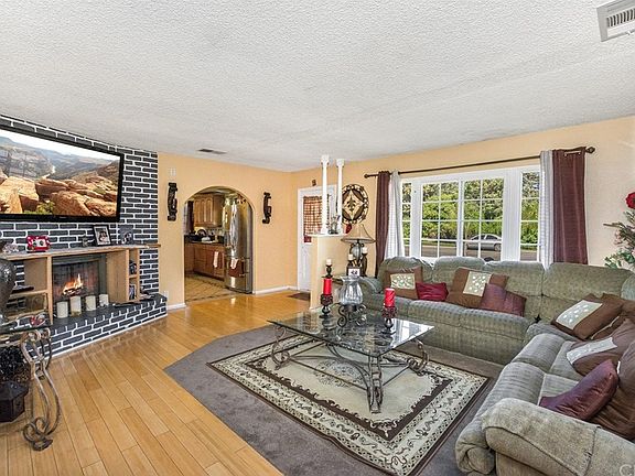 3rd image of 1401 S Frandale Ave