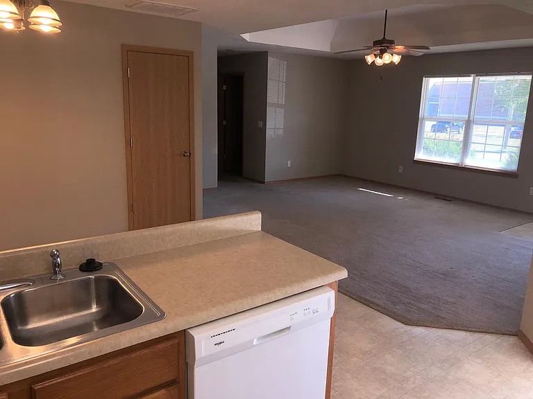 715 N Main Ave — Photo 4