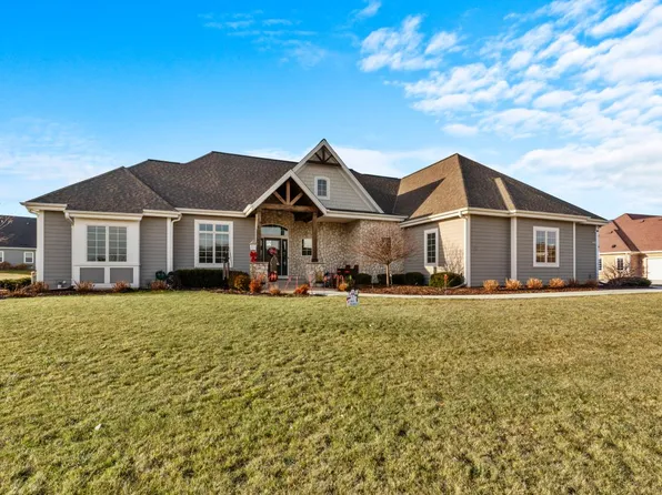 10881 North Highlander DRIVE, Mequon, WI 53097