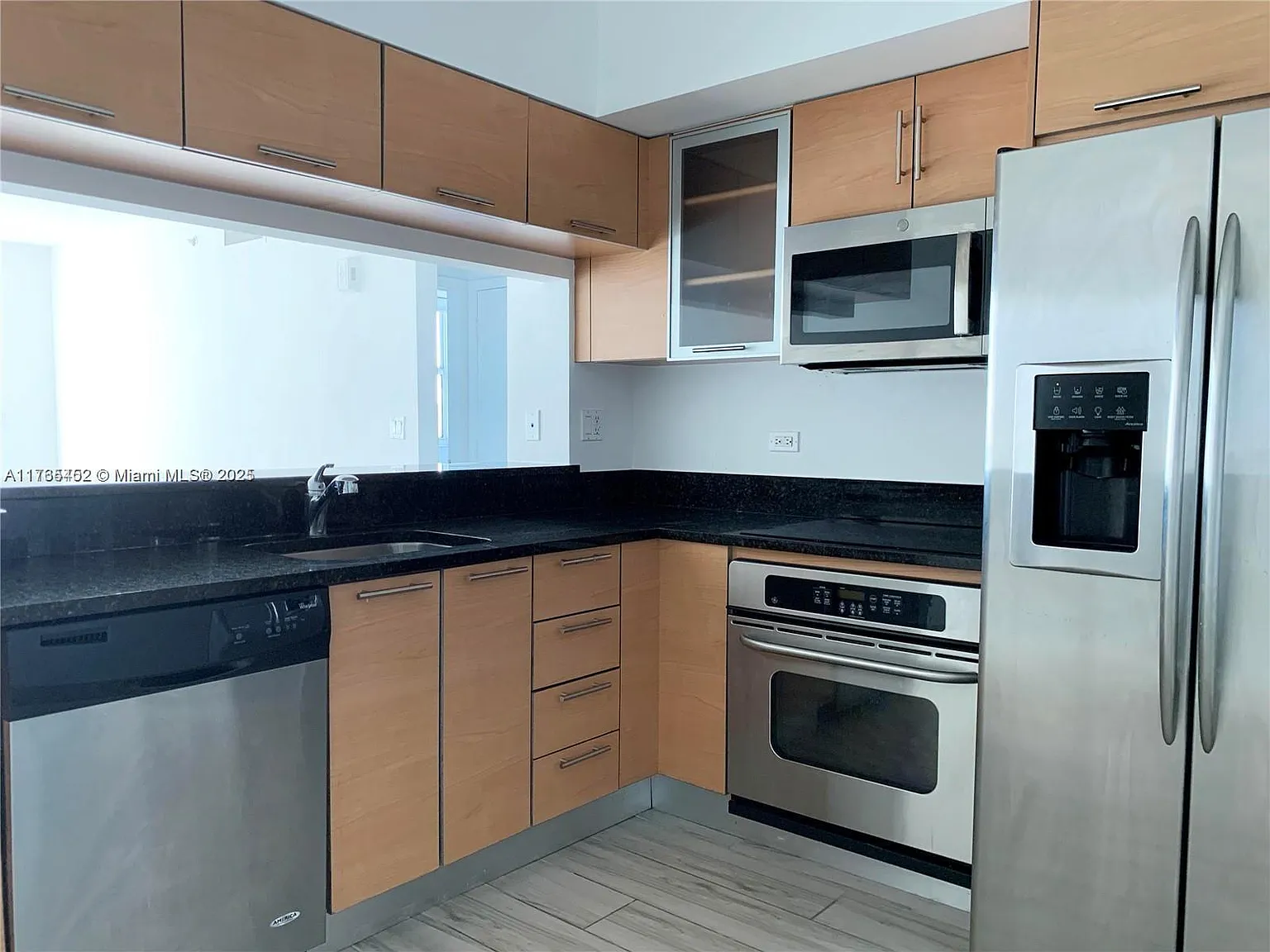 2 bed, 1150 sqft, $3,595 — Photo 4