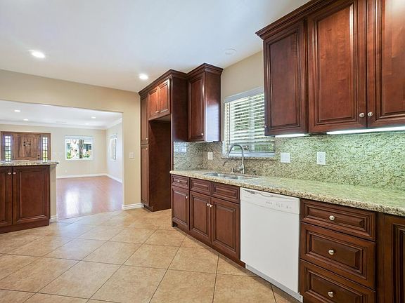 5th image of 1307 N Griffith Park Dr