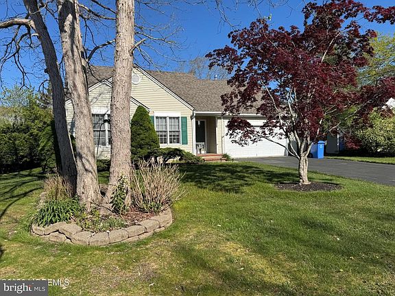 2nd image of 160 Spinnaker Ave