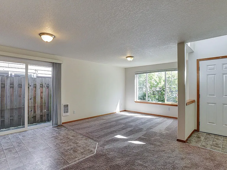 2215 Sam Parrett Dr — Photo 16