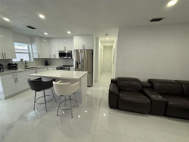 17221 NW 32nd Ave — Photo 3