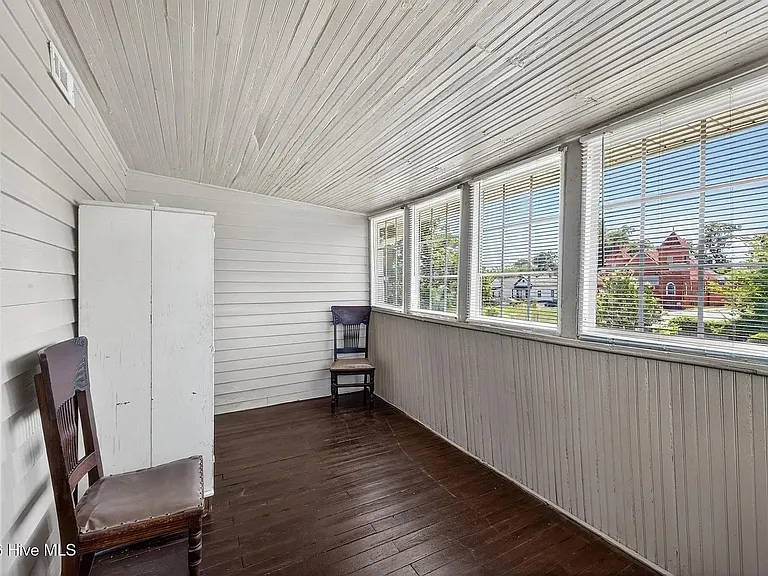 1102 Phillips St — Photo 18