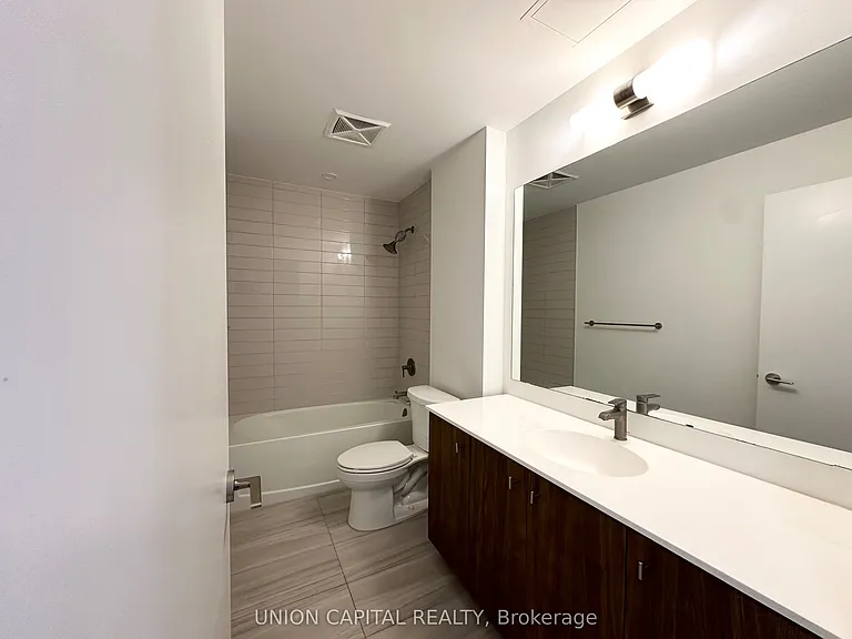 15 Wellington St S #2203 — Photo 5