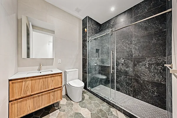 Bathroom, photo 1